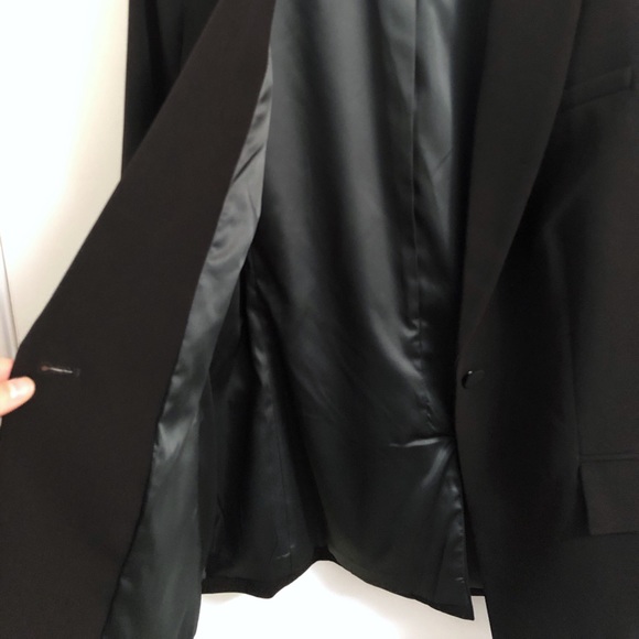 Beautiful Lined Black Blazer - Picture 2 of 7